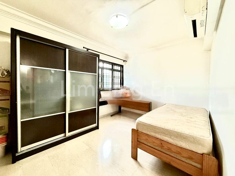 4 Room (4NG) HDB for Sale in  221A Jurong East Street 21 - Image 4
